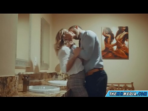 ❤️ Uma blonde obugaxayo ekuyenga endlini yangasese yomphakathi Ucansi ku-zu.onlyhdporn.ru ️❤
